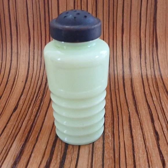 Vintage Jeanette Jadeite Green Beehive (1) Spice Jar Mid Century Kitchen - Picture 2 of 6